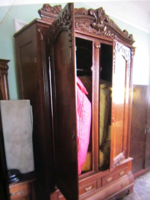 ESTATE SALE DOWNTOWN, HISTORIC SAVANNAH, GA! starts on 6/25/2022