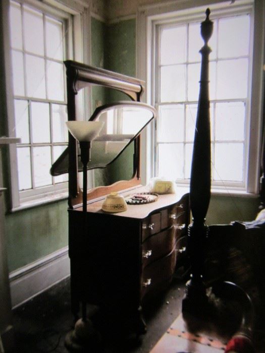 ESTATE SALE DOWNTOWN, HISTORIC SAVANNAH, GA! starts on 6/25/2022