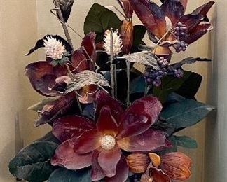 There are two of these florals in the cubbies on each side of the Entryway Door.