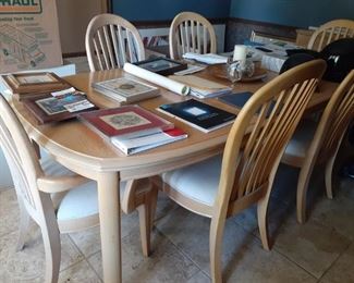 Bernhardt Dining Table & chairs