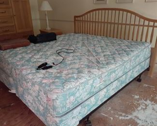 Kingsize Bed..Bernhardt Headboard