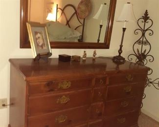 Dresser w/mirror