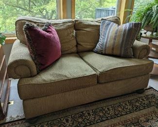 Henredon Down Filled Loveseat. This item matches the previous lot and looks to be in great condition. Measures 62” wide, 37” deep, 18” high to the seat and 34” high to the sofa back