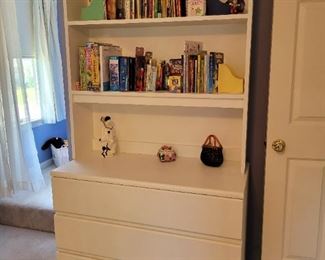 Dresser with hutch 49 by 30" $100