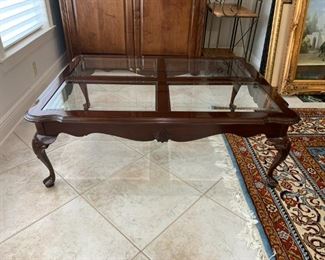 Beautiful coffee table. *Large items available for scheduled pickup in Broussard, LA.