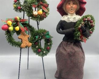 Byers Choice Carolers Collection 1997 Woman Selling Wreaths