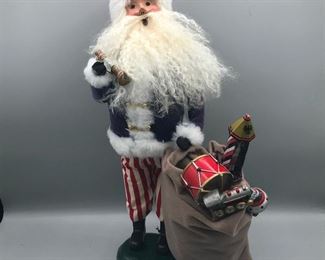Byers Choice Ltd. Carolers Collection 2002 Patriotic Santa