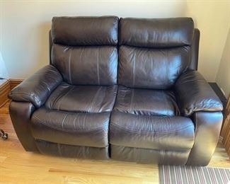 BUY IT NOW $900 Spectra home power recliner, Loveseat, Dark Brown, Leather. 60" x 40" x 42"