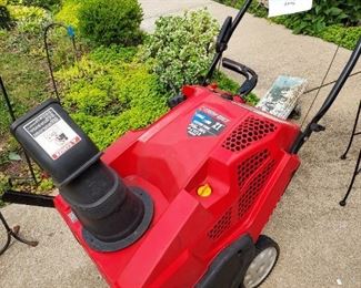 Troy bilt electric start snow blower
$200