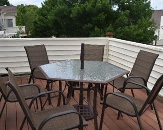 Outdoor Patio Table and 6 Chairs