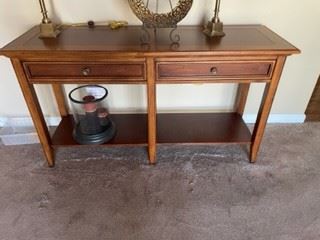 Console /  Entry Table