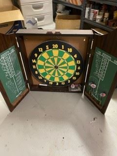 Vintage "the King of Arms' Dart Board