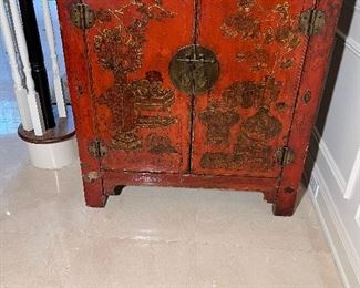 Chinoiserie cabinet 