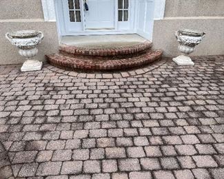 Monumental outdoor planters 