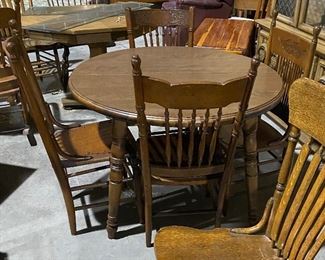 Dining Room Tables & Chairs