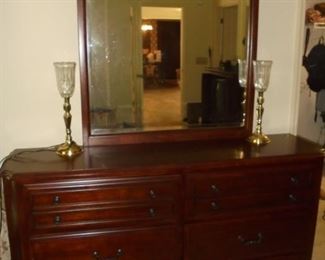 Wood dresser w/6 drawers & mirror