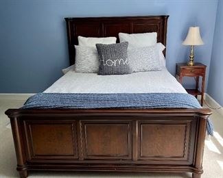 Wynwood Furniture Queen Bed with Storage
