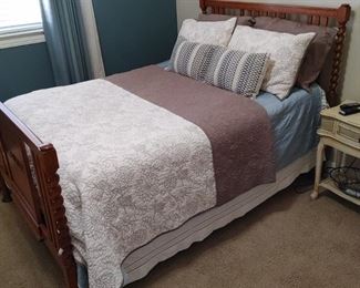Antique craftsman barleycorn full size bed