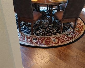 Beautiful round wool oriental rug