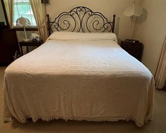 Queen size bed excellent mattress