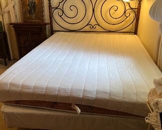 Queen bed - Metal Scroll Headboard