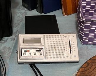 GE AM/FM Quartz LCD Clock/Radio