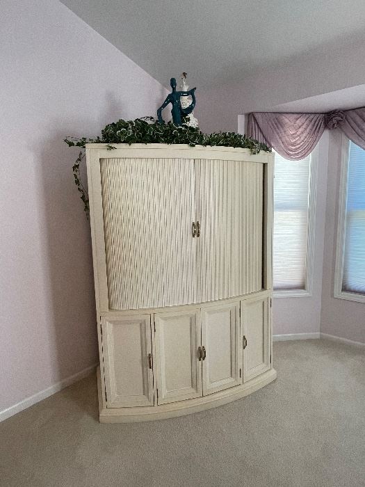 Entertainment cent $300
(entire bedroom set is pieced out at $2,100 individually or will sell for $1,900 for all)