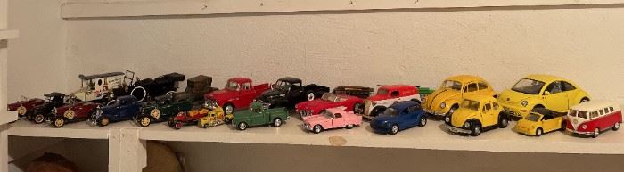 06 Die Cast And Plastic Toy Car Lot