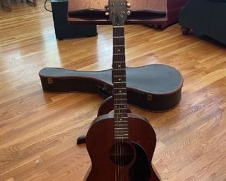 Gibson 6 String Guitar With Wooden Music Stand