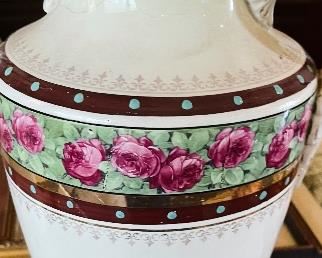 PORCELAIN AND GLASS LOTS