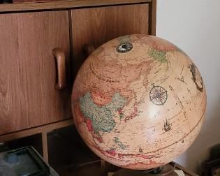 Nat Geo Lighted Globe
Vietnam War Memorial statue