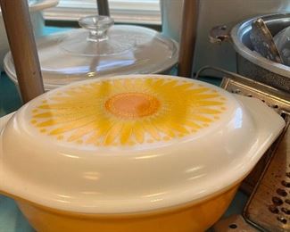 Vintage Pyrex Daisy 