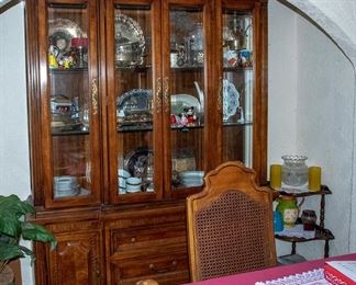 China Cabinet / Hutch