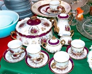 Tables of Vintage Glass - Crystal - Ceramics