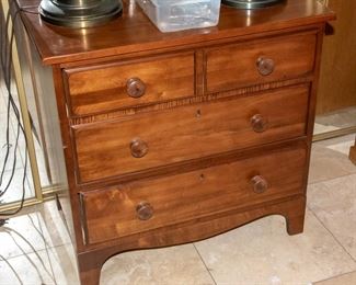 Small chest of Drawers