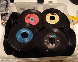 Many 45s, no sleeves but nice selection