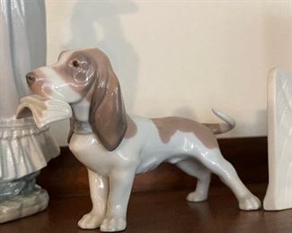 $100~ LLADRO " MORNING DELIVERY" DOG WITH NEWSPAPER 