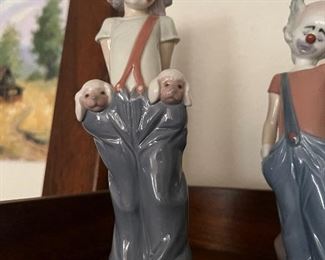 $90 ~ LLADRO CLOWN WITH TWO PUPPIES IN HIS POCKET 