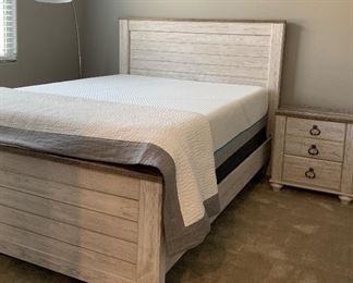 Ashley Queen Bed Frame and Nightstand, Silver Arc Lamp x 3