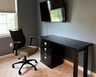 Adjustable Office Chair & Desk