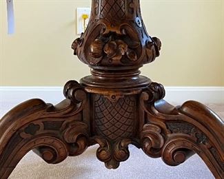 detail - extensive carvings