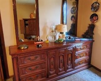 Dresser with double mirrors