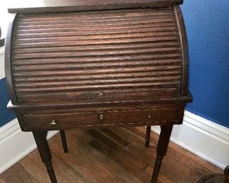 Lot 572  small Rolltop desk   100