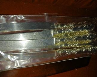 Silver Case --please tell staff this is in silver flatware case