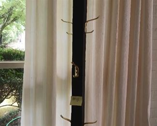 Lot #14    Hat tree    40