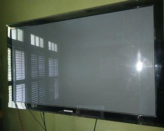 Lot 601   Samsung 60" Large Flat Screen TV  400