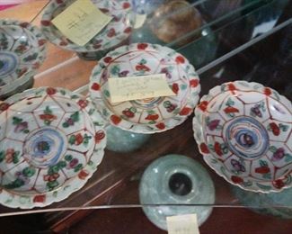 lot 89,  3 small chinese pedestal dishes  set 40