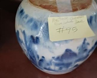 Lot 95  antique Blue and white Chinese Jar, 100