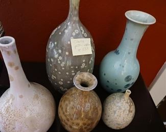 Lot 133  Choice on pottery  Vases   15 to 25  Based size  