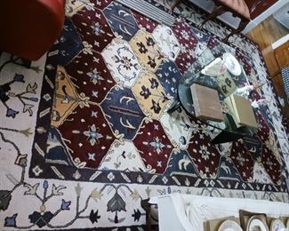 Lot 190  India Made Hand Tufted wool Rug 10 x 13    800